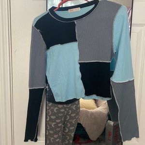 Crop top sweater. Size Medium